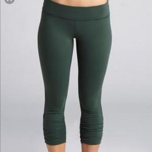 Beyond Yoga gathered crop leggings XS